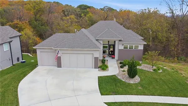 13426 Terrace Park Drive, Parkville, MO 64152