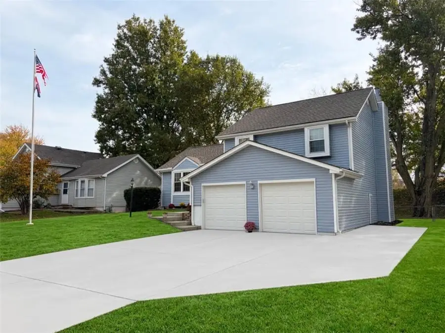 8421 Nw 68th Street, Parkville, MO 64152 - #3