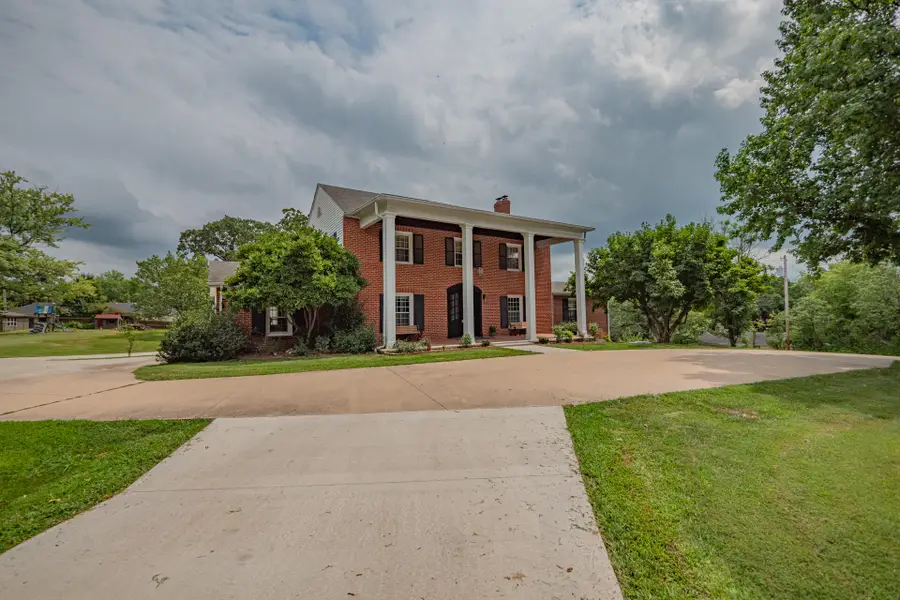 10 Holman Rd, Moberly, MO 65270 - Image #2