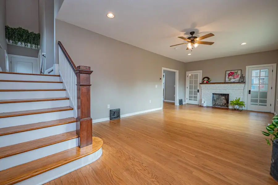 957 W Rollins St, Moberly, MO 65270 - Image #2