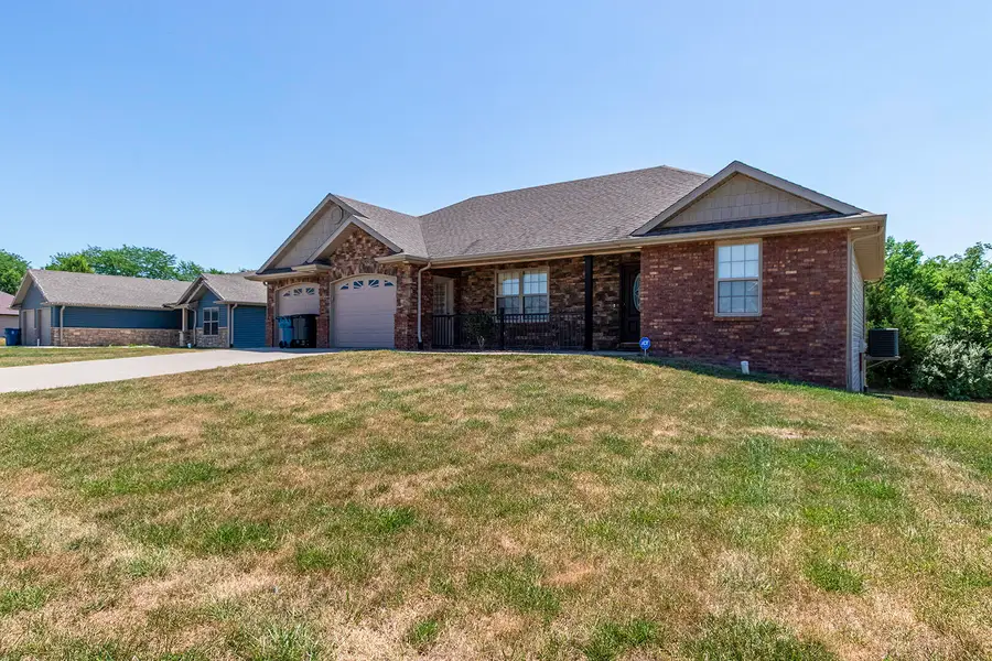 415 Edwards Dr, Holts Summit, MO 65043 - Image #2