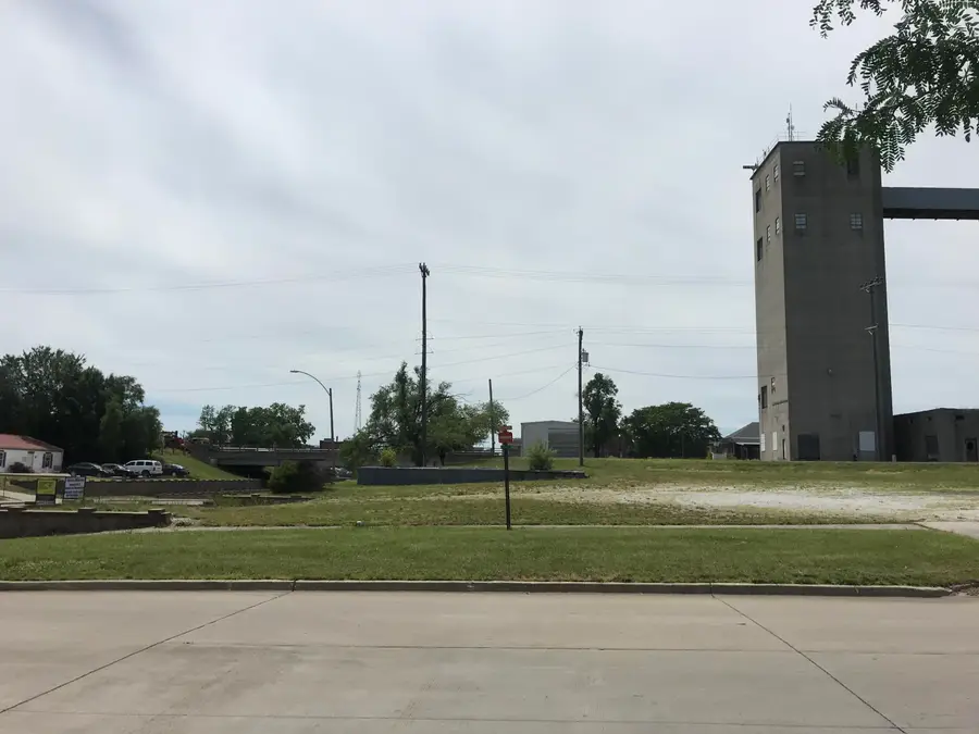 101 N Ault St, Moberly, MO 65270 - Image #2