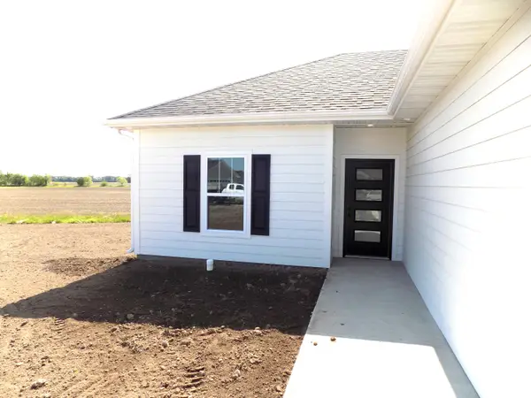 18 Carnival Ln, CENTRALIA, MO 65240