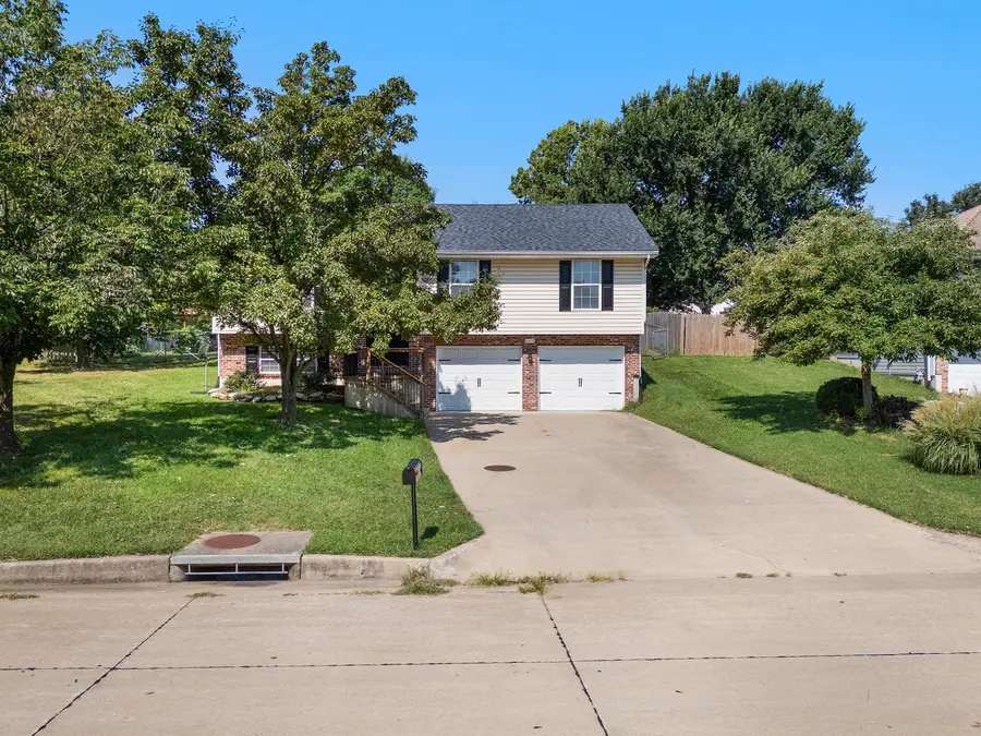 1619 S Louisville Dr, Columbia, MO 65203 - Image #2