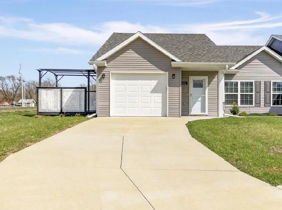 104 Margarita Ct, Centralia, MO 65240 - Image #1