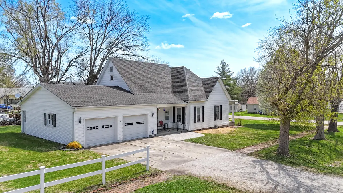 302 E 3rd St, Salisbury, MO 65281 - Image #1