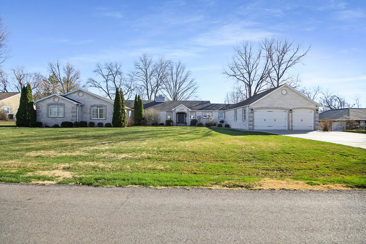 8 Country Club Dr, Mexico, MO 65265 - Image #1