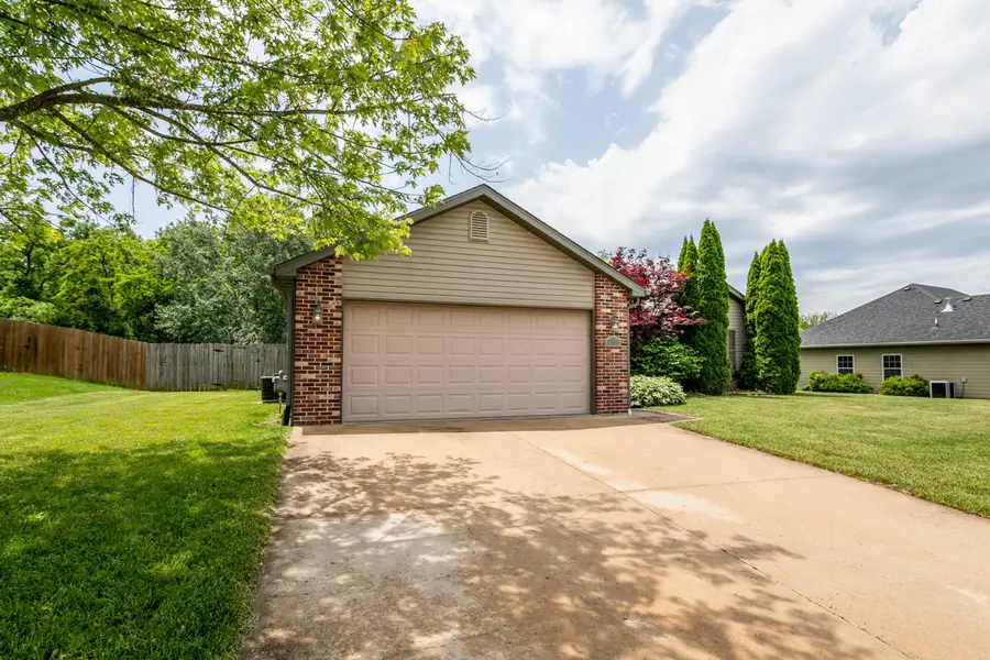 6350 Brooke Dr, Hallsville, MO 65255 - Image #3