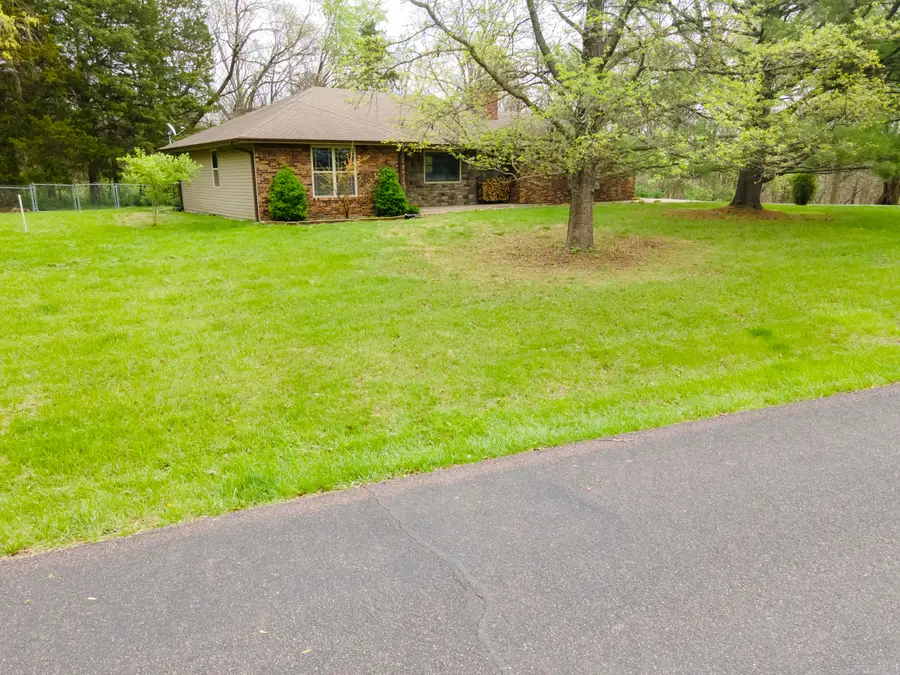 6300 S Old Village Rd, Columbia, MO 65203 - Image #2