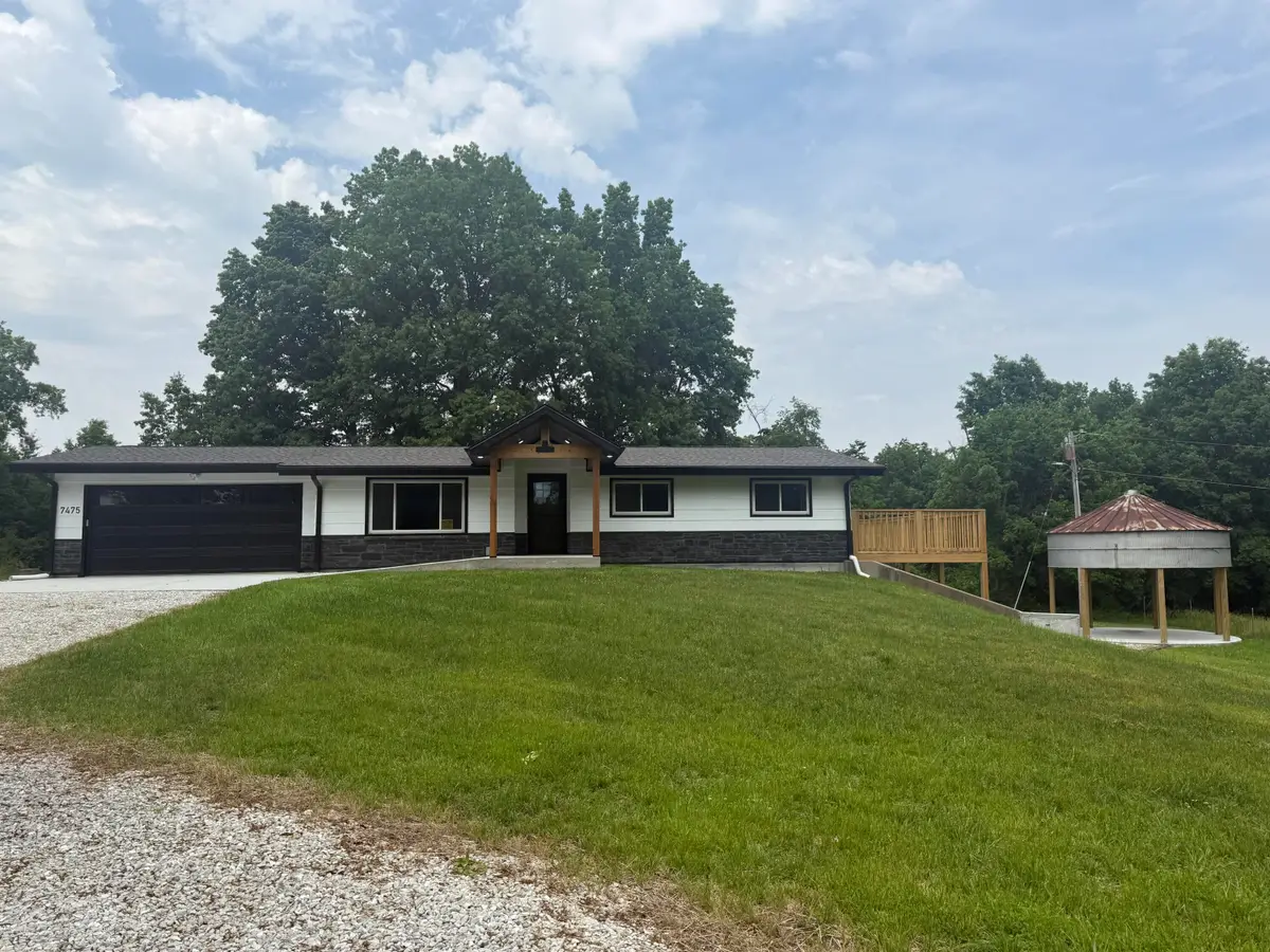 7475 E Lost Woods Ln, Centralia, MO 65240 - Image #1