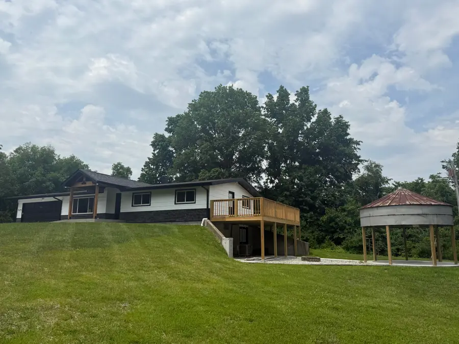 7475 E Lost Woods Ln, Centralia, MO 65240 - Image #2