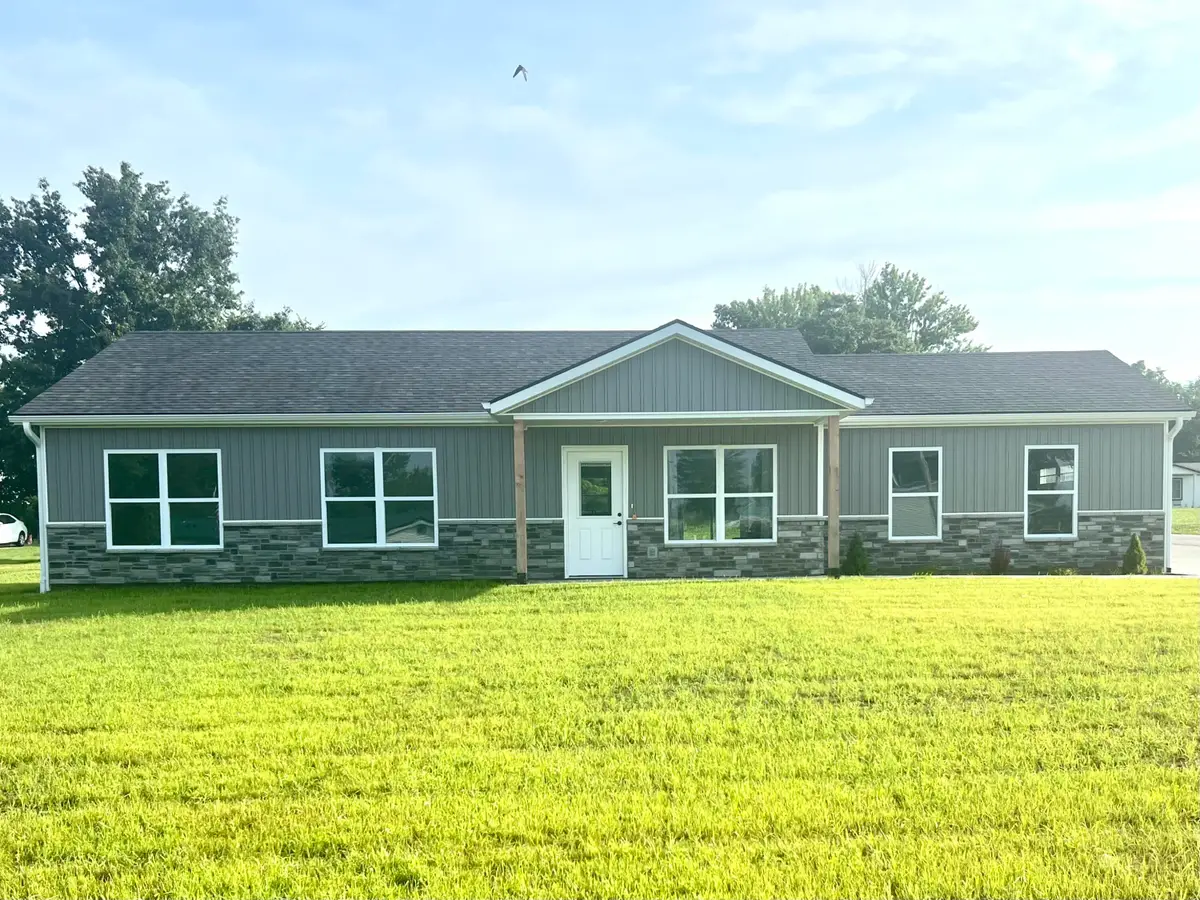 61 E Drane St, Harrisburg, MO 65256 - Image #1