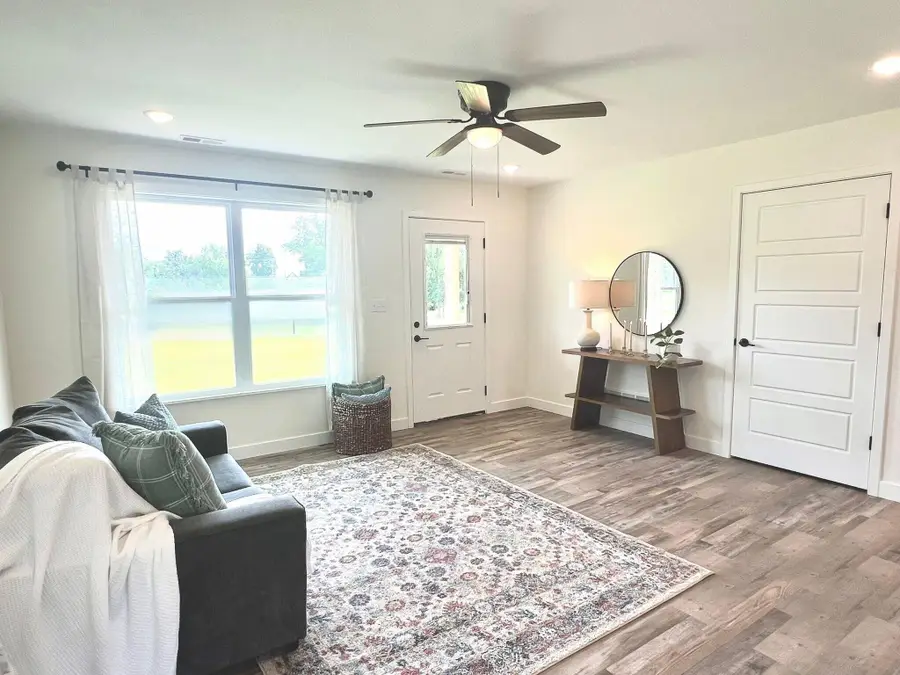 61 E Drane St, Harrisburg, MO 65256 - Image #2