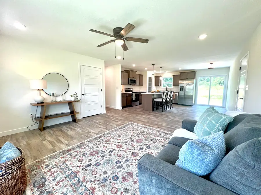 61 E Drane St, Harrisburg, MO 65256 - Image #3