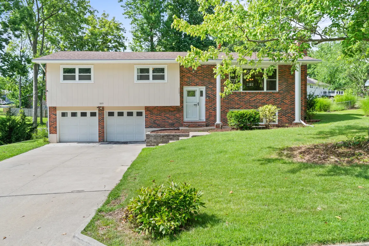 1305 Jake Ln, Columbia, MO 65203 - Image #1