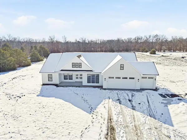 10750 E Roberts Ln, Centralia, MO 65240 - Image #1