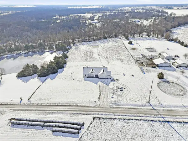 10750 E Roberts Ln, Centralia, MO 65240 - Image #3