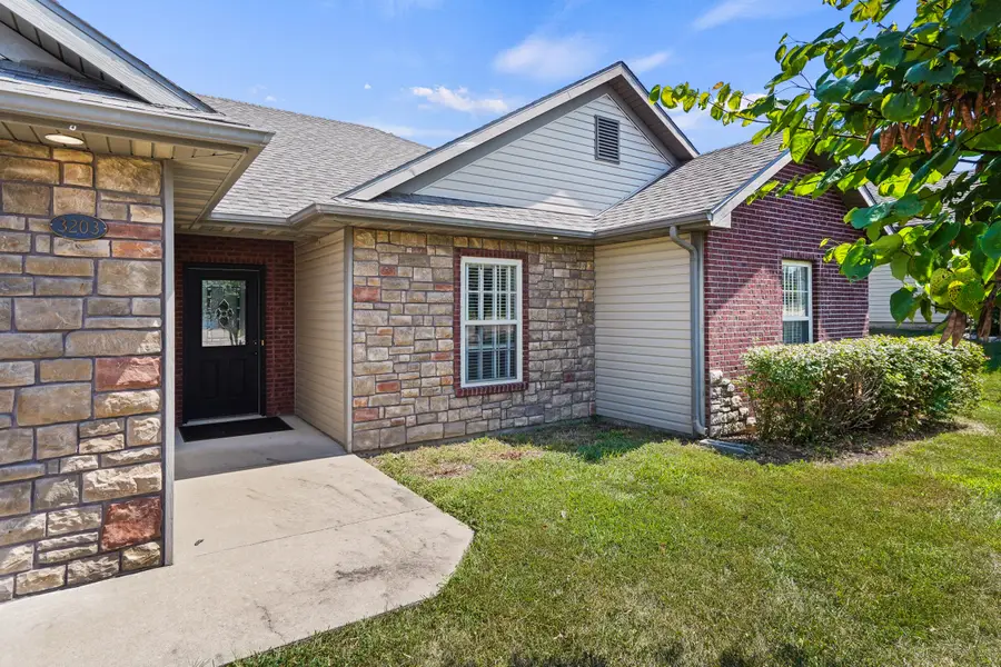 3203 Ballard Mill Dr, Columbia, MO 65203 - Image #2