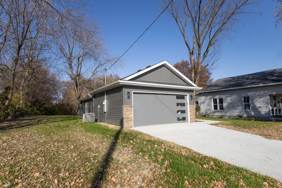 609 Franklin Ave, Moberly, MO 65270 - Image #2