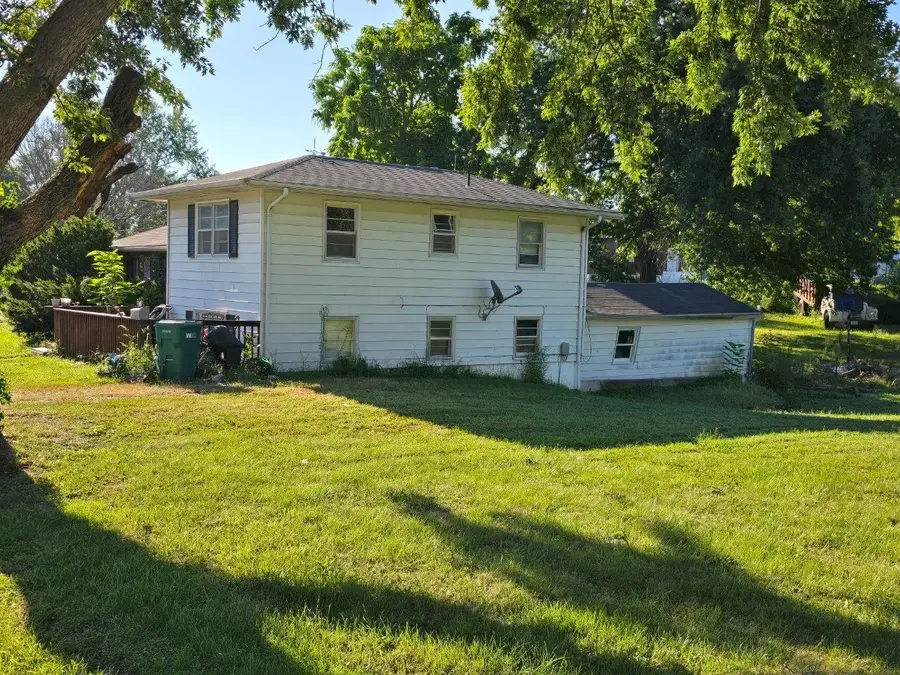 102 W 2nd St, Macon, MO 63552 - Image #2