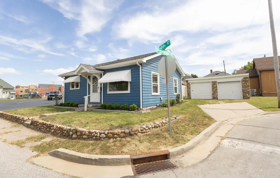 216 S 5th St, Moberly, MO 65270 - #2