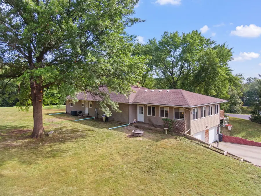 17566 Woods Dr Dr, Boonville, MO 65233 - Image #2