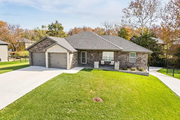 1326 Summerfield Dr, JEFFERSON CITY, MO 65109