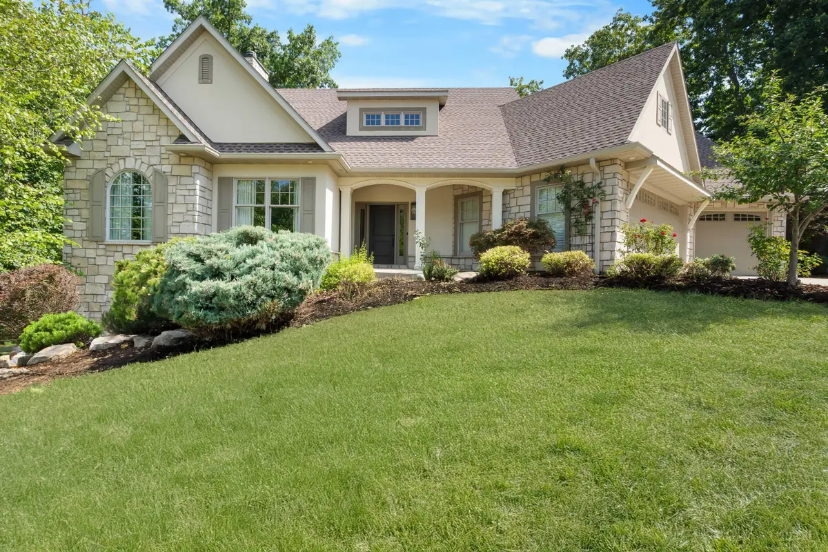 1010 E Old Hawthorne Dr, Columbia, MO 65201 - Image #1