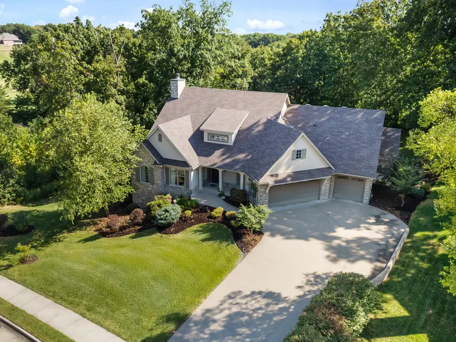 1010 E Old Hawthorne Dr, Columbia, MO 65201 - Image #2