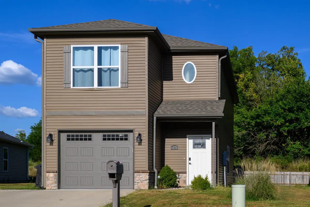 6170 S Hummingbird Ln, Columbia, MO 65201 - Image #1