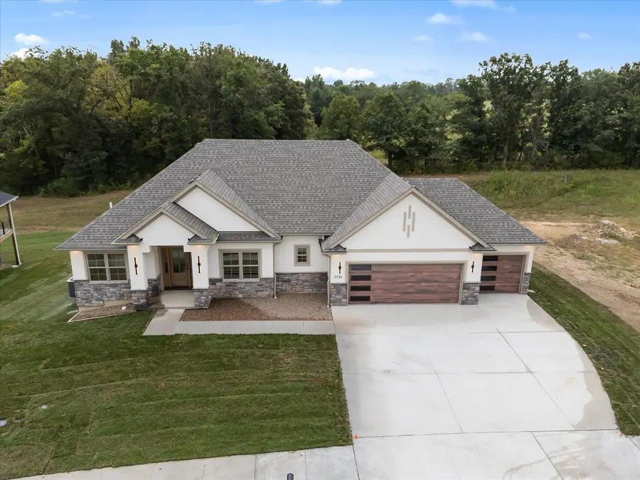 2326 Pride Mountain Dr, Columbia, MO 65201 - Image #3