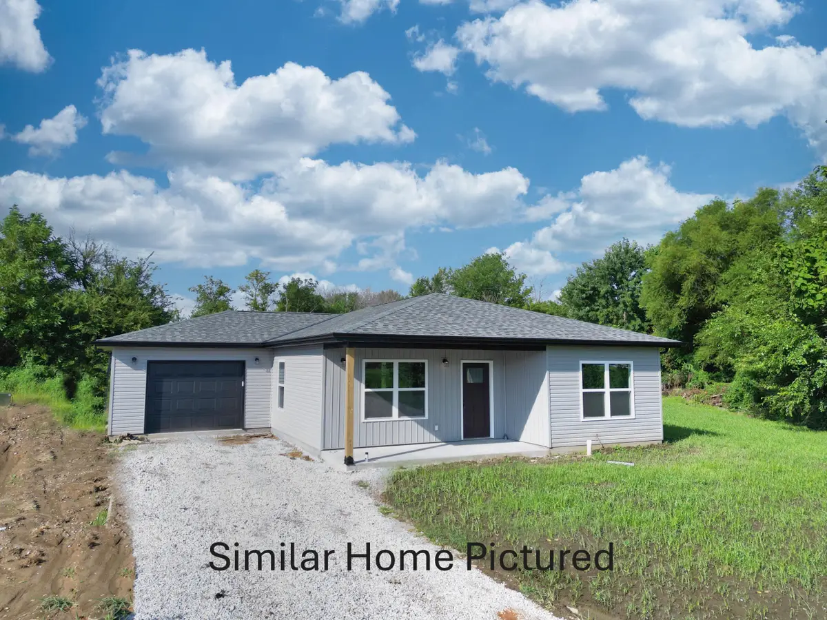 1334 E Bias Ln, Centralia, MO 65240 - Image #1