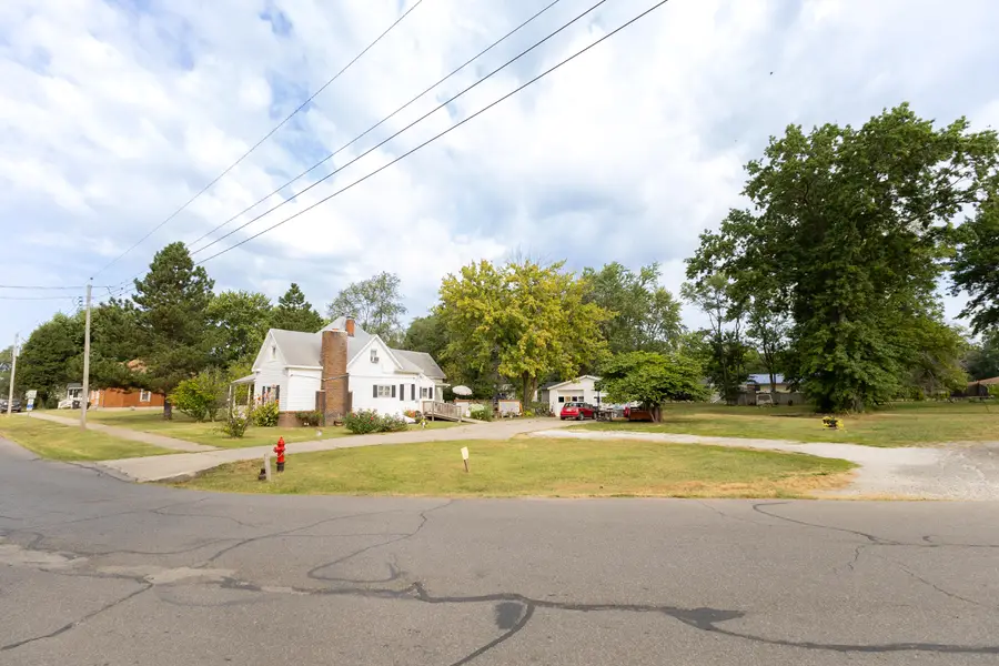 523 Morehead St, Moberly, MO 65270 - #2