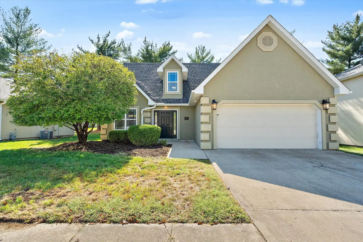 412 N Village Cir, Columbia, MO 65203 - Image #1