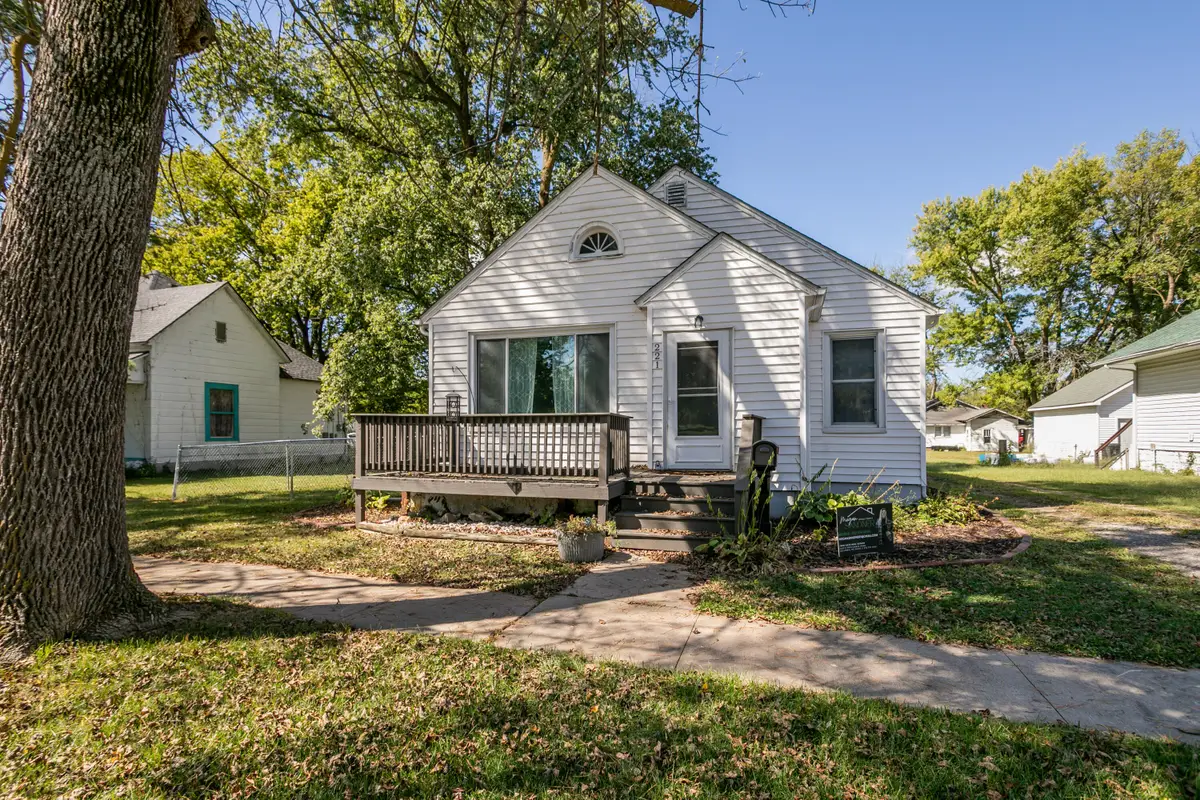 221 S Hickman St, Centralia, MO 65240 - Image #1