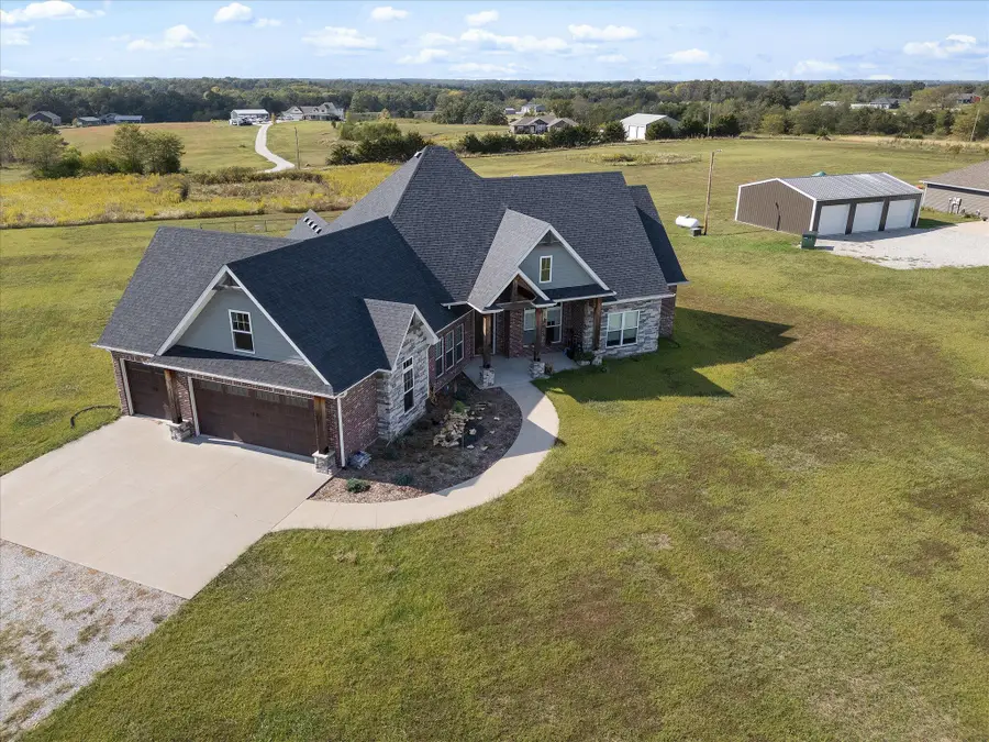 13167 Sportsmans Dr, Hallsville, MO 65255 - Image #2