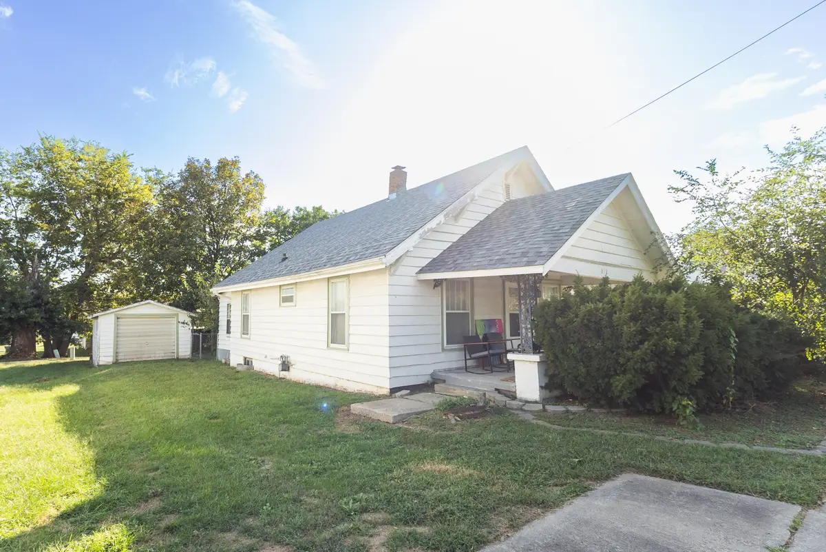 818 Vincil St, Moberly, MO 65270 - Image #1