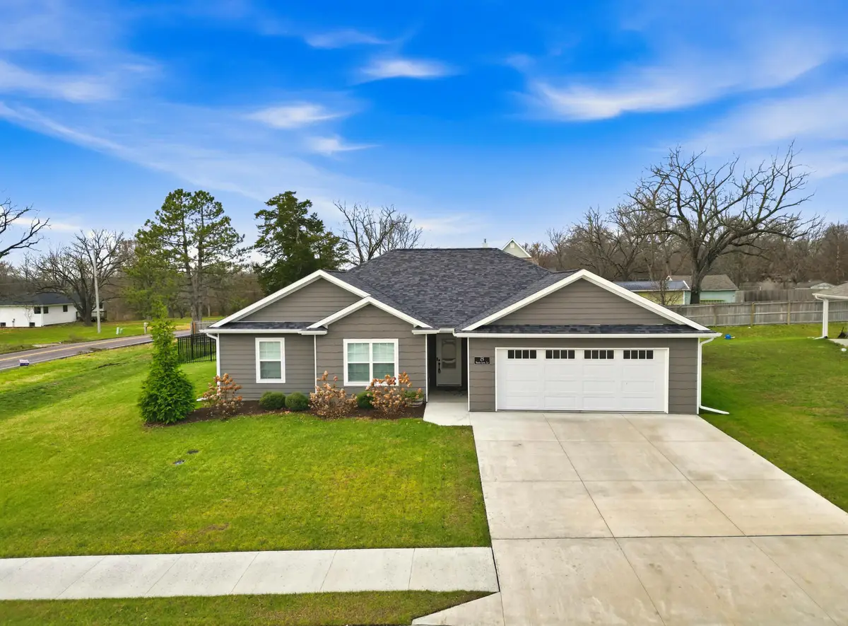 25 N Luna Ln, Columbia, MO 65201 - Image #1