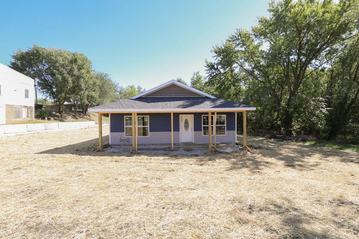 106 W Library St, Huntsville, MO 65259 - Image #1