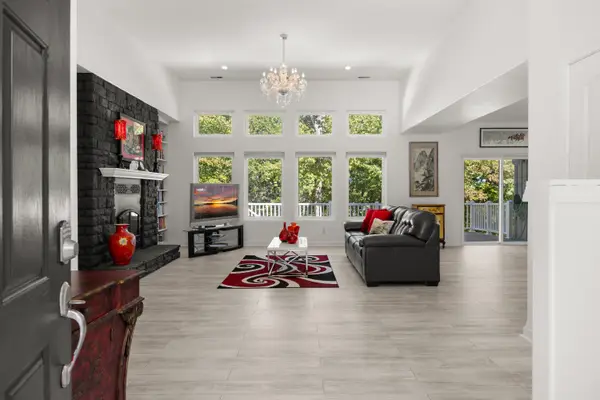 1416 Grand Point Blvd, SUNRISE BEACH, MO 65079