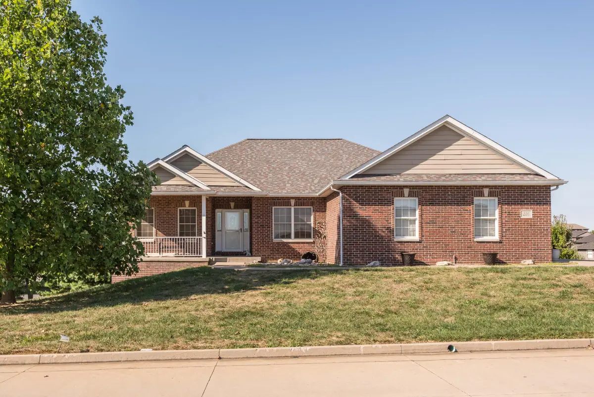 226 Pioneer Trail Dr, Jefferson City, MO 65109 - Image #1