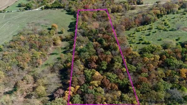 8449 Walnut Dr, PRAIRIE HOME, MO 65068