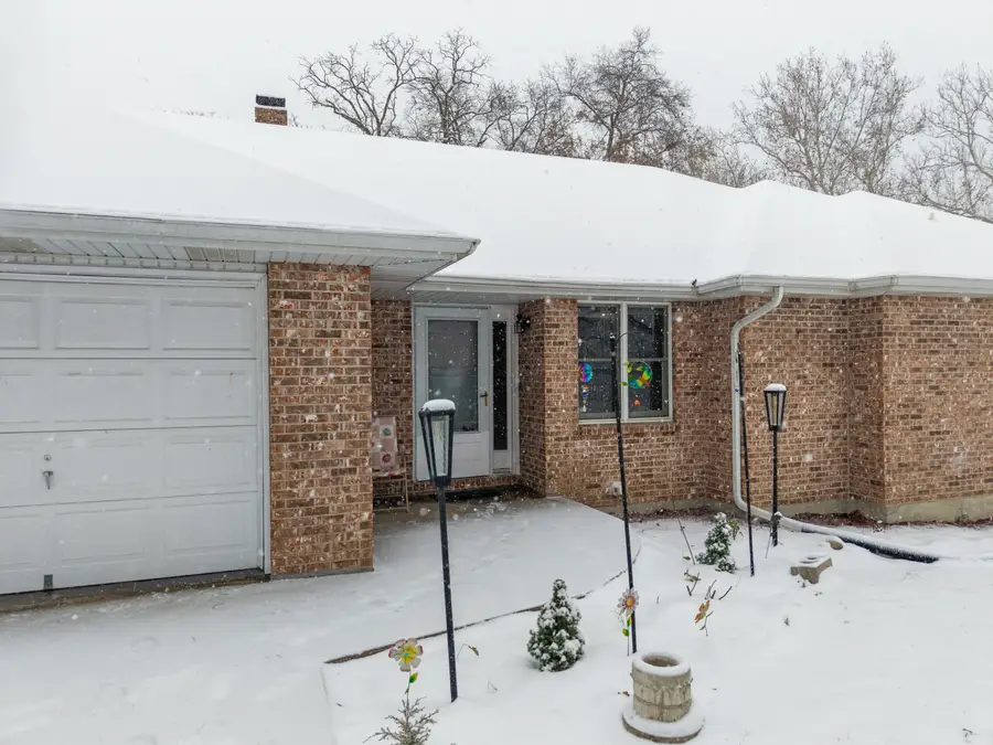 2460 N Lake Of The Woods Rd, Columbia, MO 65202 - Image #2