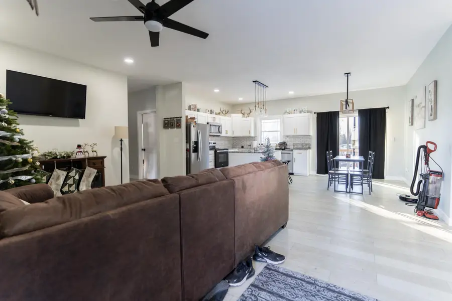 810 Heether St, Huntsville, MO 65259 - Image #2