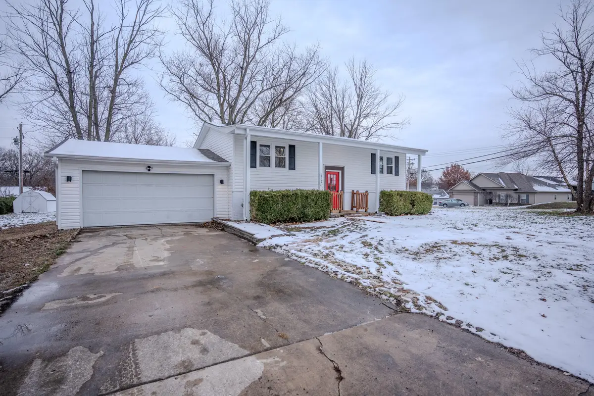 6009 N Vickie Dr, Columbia, MO 65202 - Image #1