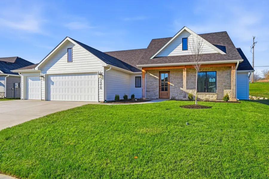 7310 W Golden Willow Dr, Columbia, MO 65202 - Image #2