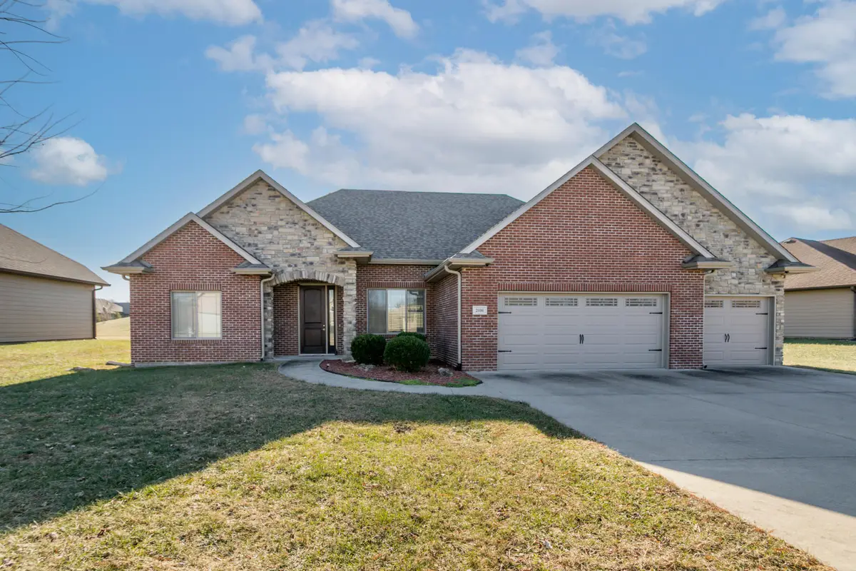 2000 Bates Creek Dr, Columbia, MO 65201 - Image #1