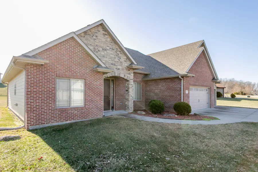 2000 Bates Creek Dr, Columbia, MO 65201 - Image #2