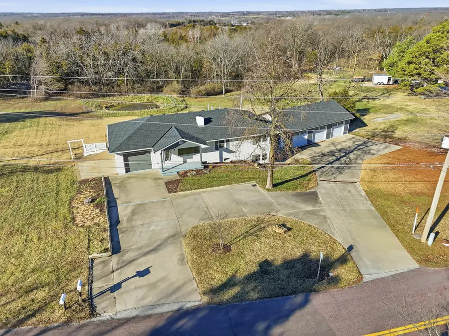 6445 N Wagon Trail Rd, Columbia, MO 65202 - Image #2