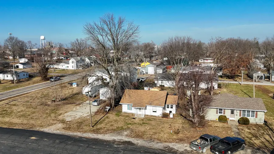 304 E 6th St, Salisbury, MO 65281 - Image #2